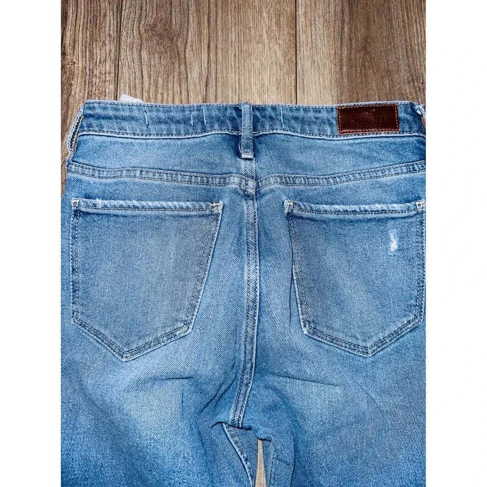 WB6‎ Hollister High-Rise Slim Straight Vintage Stretch Distressed Jeans Size 3